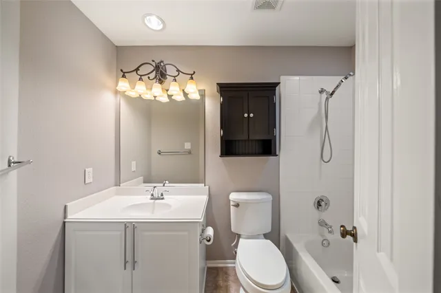 $2,700 | 21 Stone Creek Place, The Woodlands, TX 77382