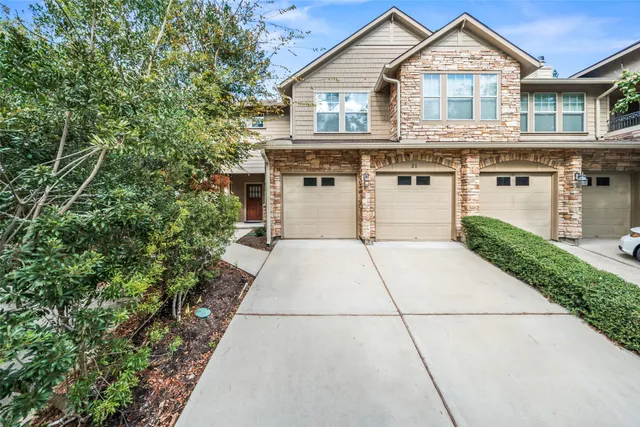 $2,700 | 21 Stone Creek Place, The Woodlands, TX 77382