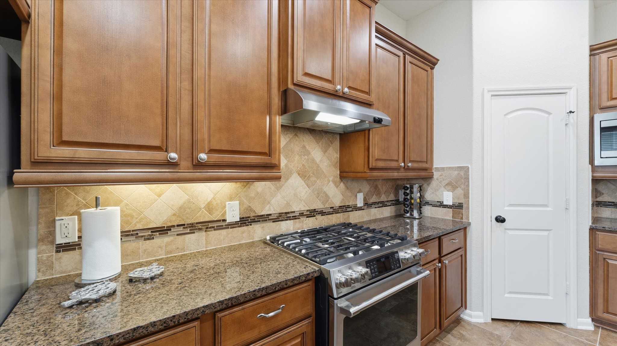 14 Painted Post Place Spring, TX 77389 - Photo 17 of 43 a kitchen with granite countertop a sink stove and cabinets
