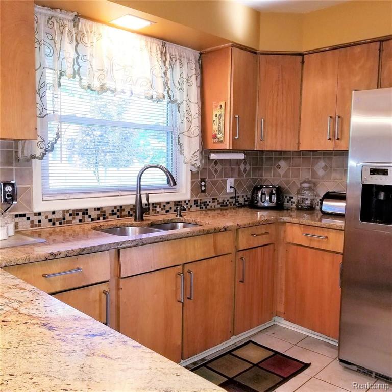 33640 Lyncroft Street Farmington Hills, MI 48331 - Photo 14 of 26