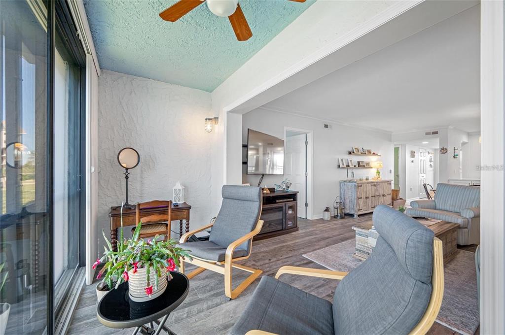 8251 Brent Street, Unit 912 Port Richey, FL 34668 - Photo 15 of 84 a living room with furniture and a potted plant