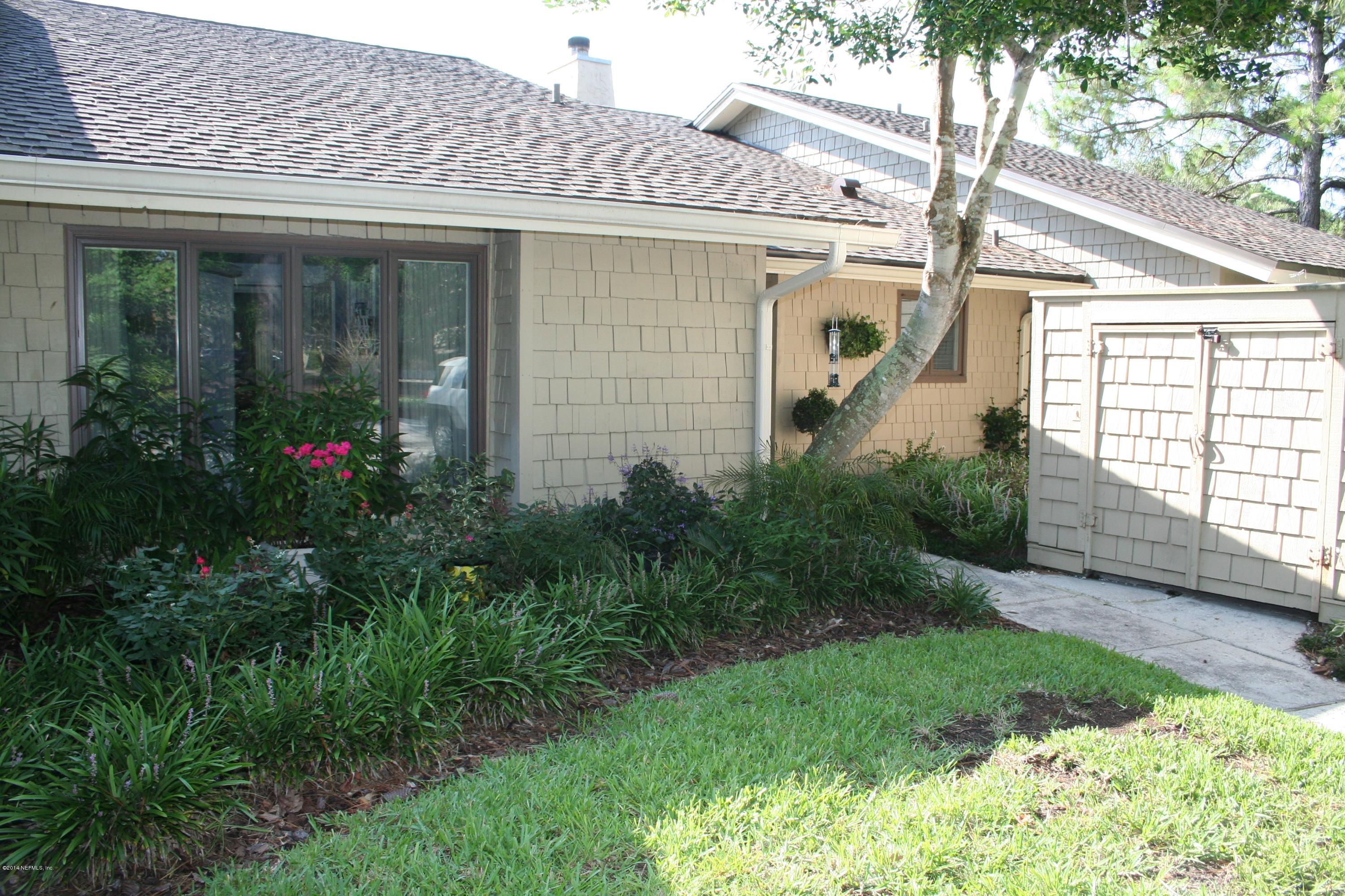 Entrance way with storage shed