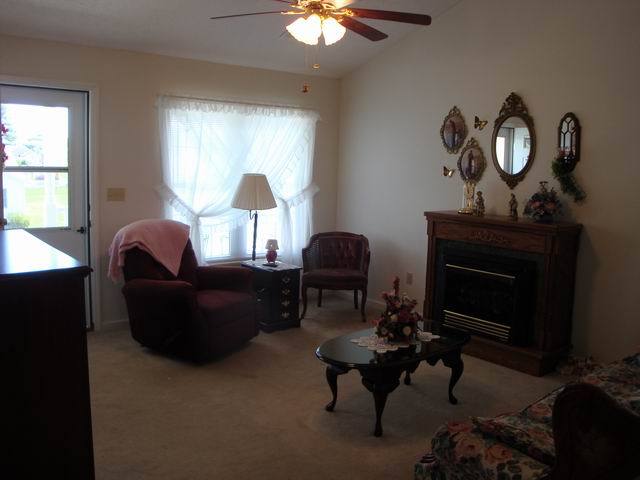 53 West Bailey Road Lewisburg, WV 24901 - Photo 3 of 14 living room