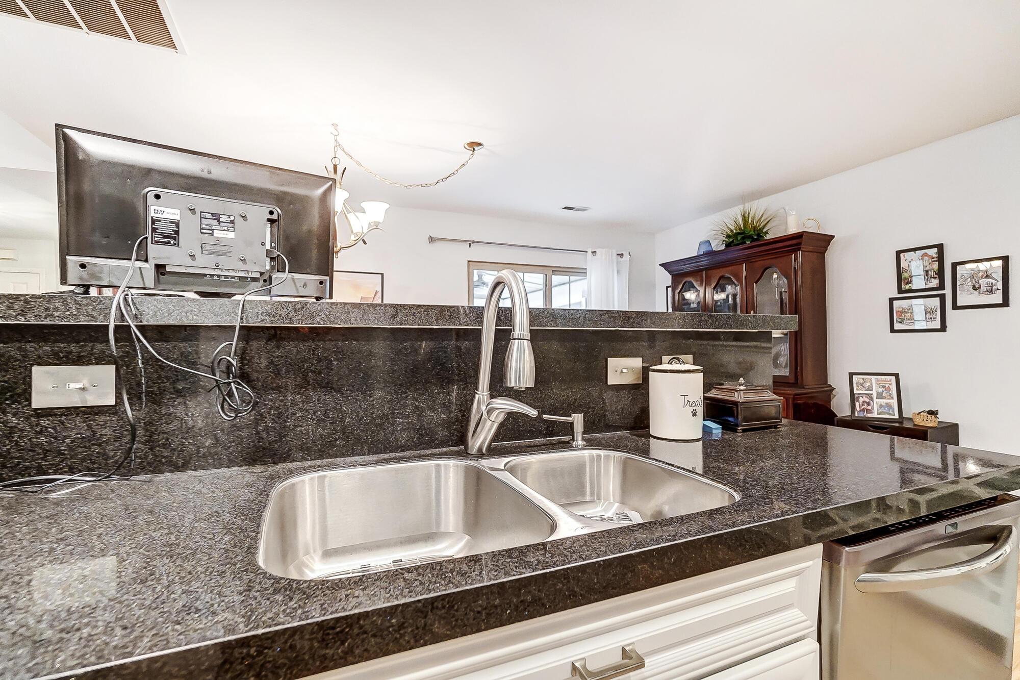 214 Cameron Ridge Drive Columbus, OH 43235 - Photo 11 of 54 Newer Countertops