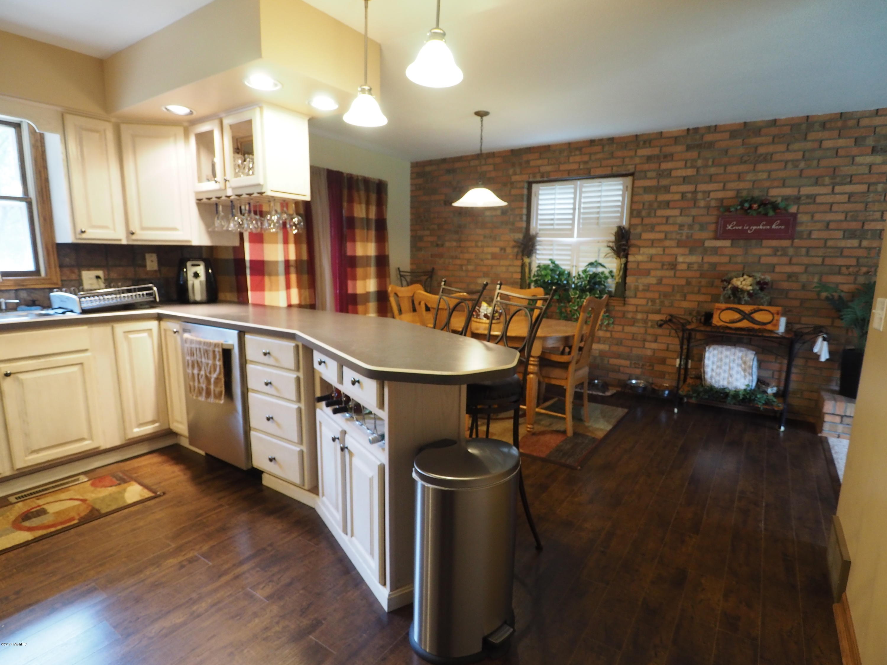 2689 Shettler Road Muskegon, MI 49444 - Photo 6 of 17 P1010030