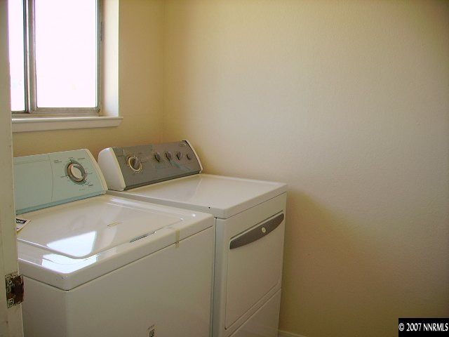 3465 Becard Lane Reno, NV 89508 - Photo 8 of 9 a utility room with dryer and washer