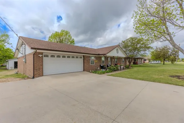 $349,000 | 604 East Fm 272, Celeste, TX 75423