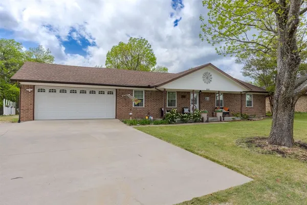 $349,000 | 604 East Fm 272, Celeste, TX 75423