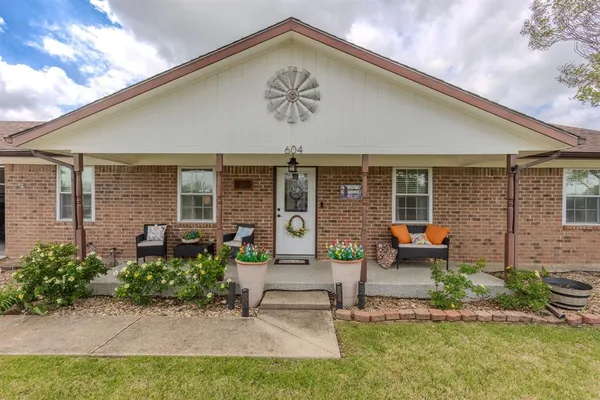 $349,000 | 604 East Fm 272, Celeste, TX 75423