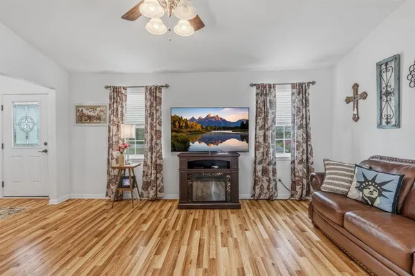 $349,000 | 604 East Fm 272, Celeste, TX 75423