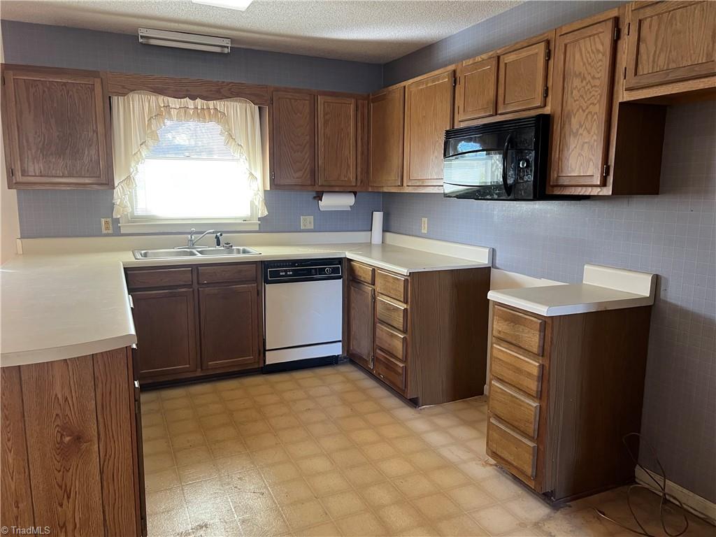 797 Sedge Garden Road Kernersville, NC 27284 - Photo 14 of 24 Kitchen