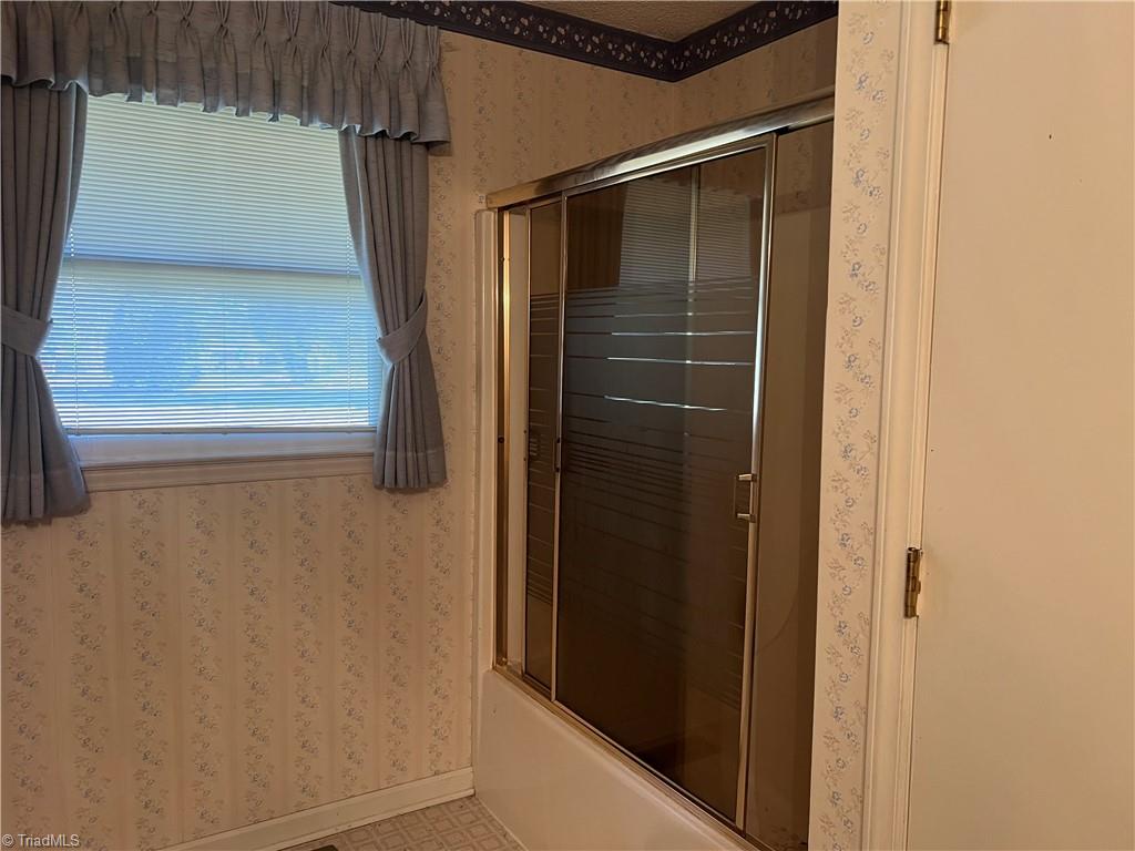 797 Sedge Garden Road Kernersville, NC 27284 - Photo 18 of 24 Hall bath tub/shower