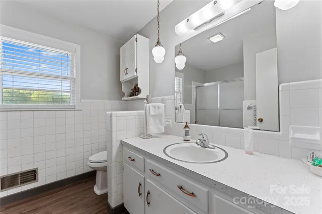 $1,300,000 | 36984 B Carter Road, New London, NC 28127