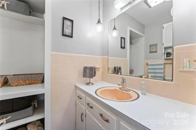 $1,300,000 | 36984 B Carter Road, New London, NC 28127