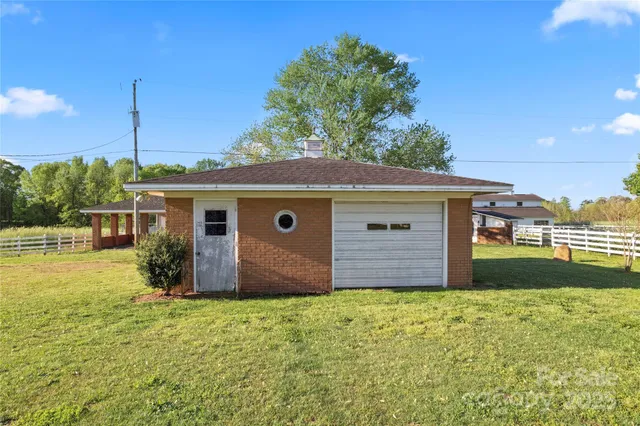 $1,300,000 | 36984 B Carter Road, New London, NC 28127