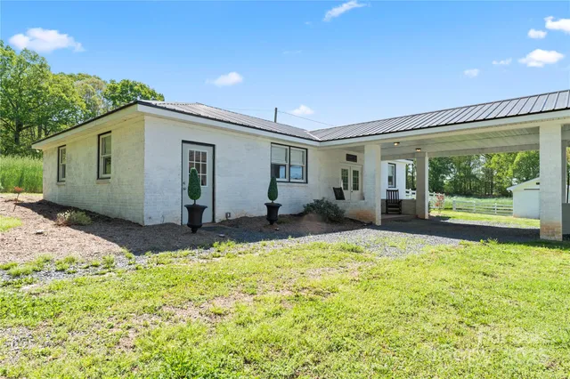 $1,300,000 | 36984 B Carter Road, New London, NC 28127