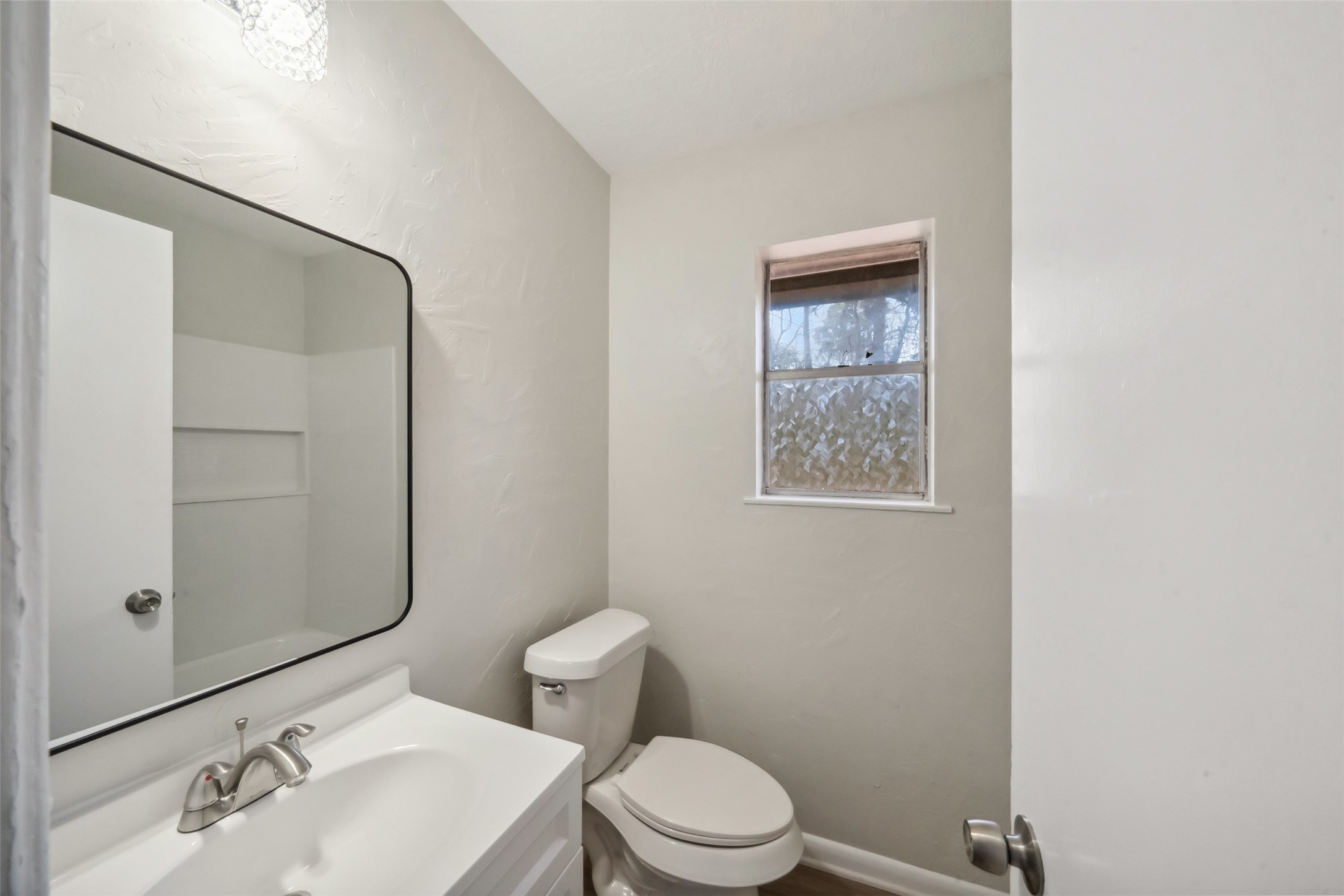 602 Reverse Street Conroe, TX 77301 - Photo 17 of 21 Full bathroom