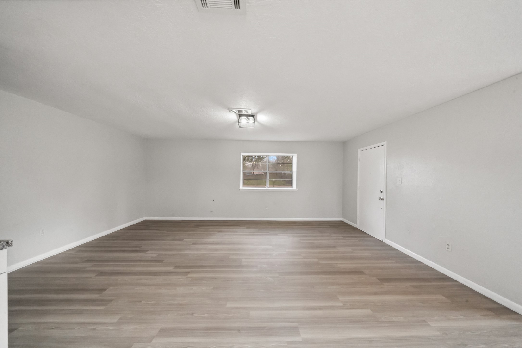 602 Reverse Street Conroe, TX 77301 - Photo 8 of 21 Living room