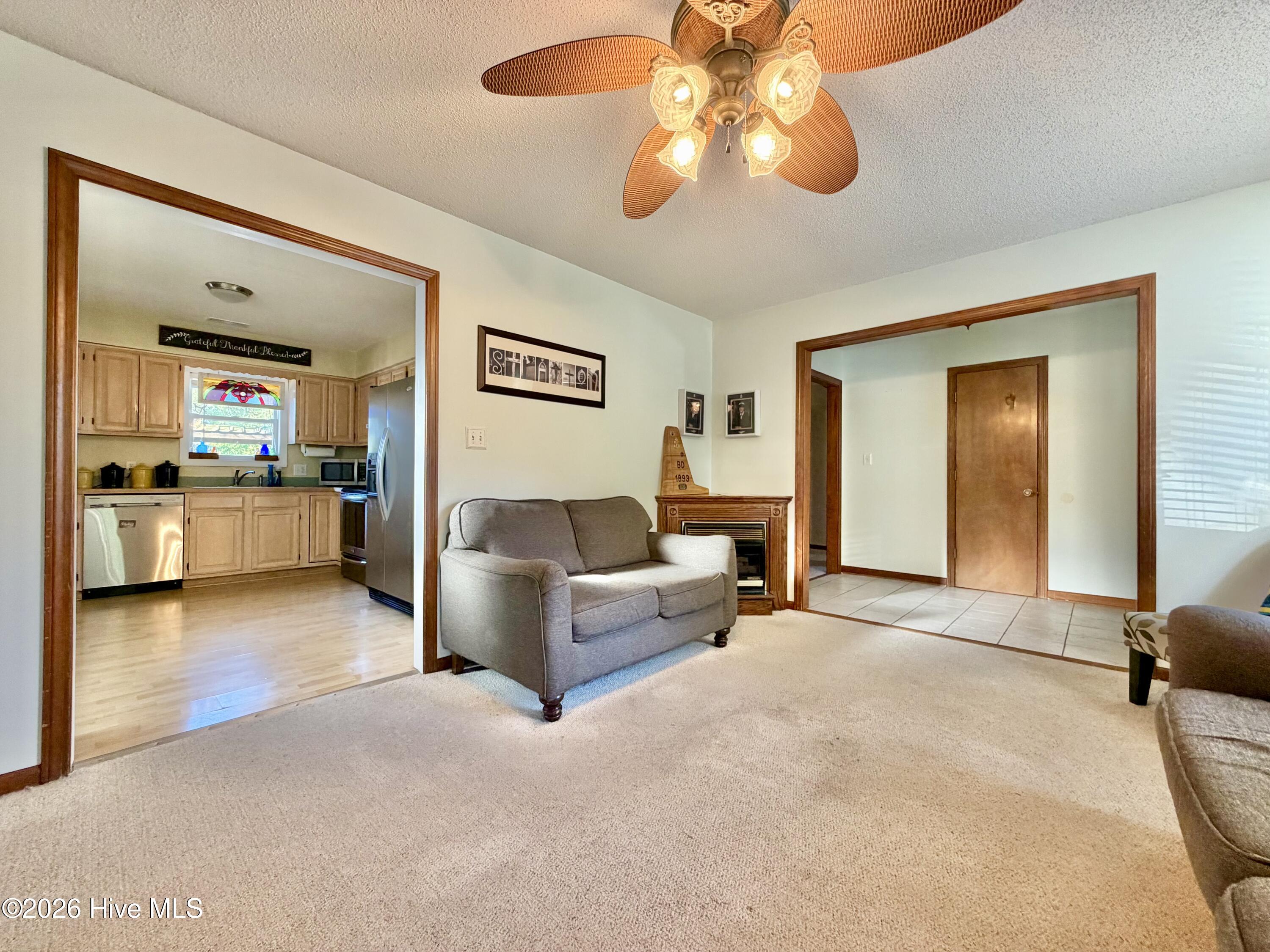 378 Country Club Road Camden, NC 27921 - Photo 8 of 30 15-Interior Living 2