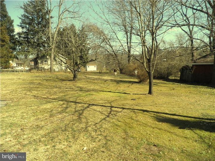 1011 Shelbourne Road Reading, PA 19606 - Photo 2 of 10