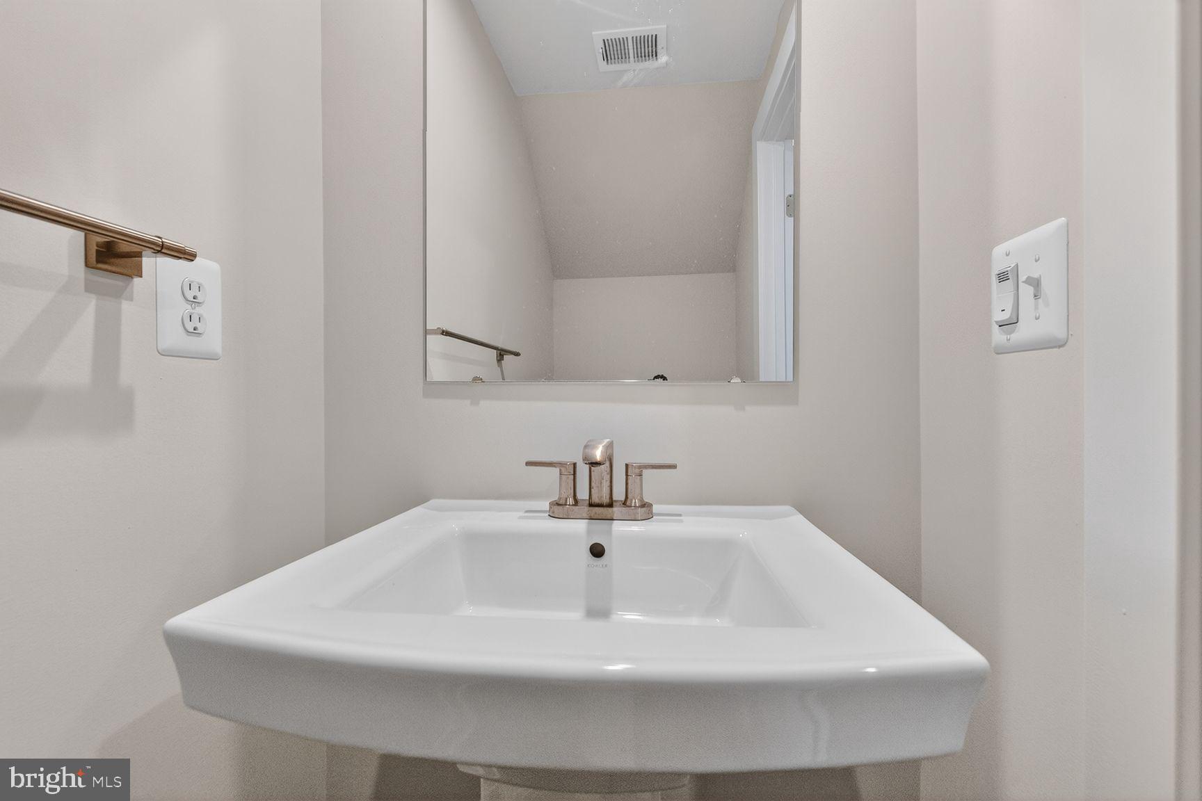 42548 Invergordon Terrace Sterling, VA 20166 - Photo 7 of 30
