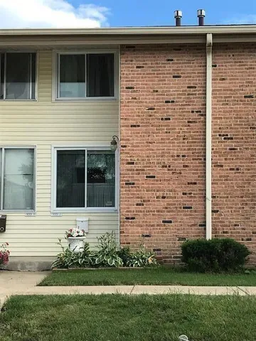 $83,900 | 9001 North Swan Road, Unit G, Milwaukee, WI 53224