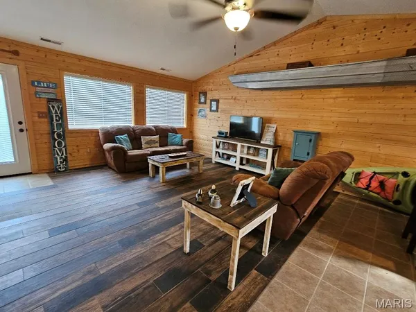 $199,900 | 736 Carter Street, Van Buren, MO 63965