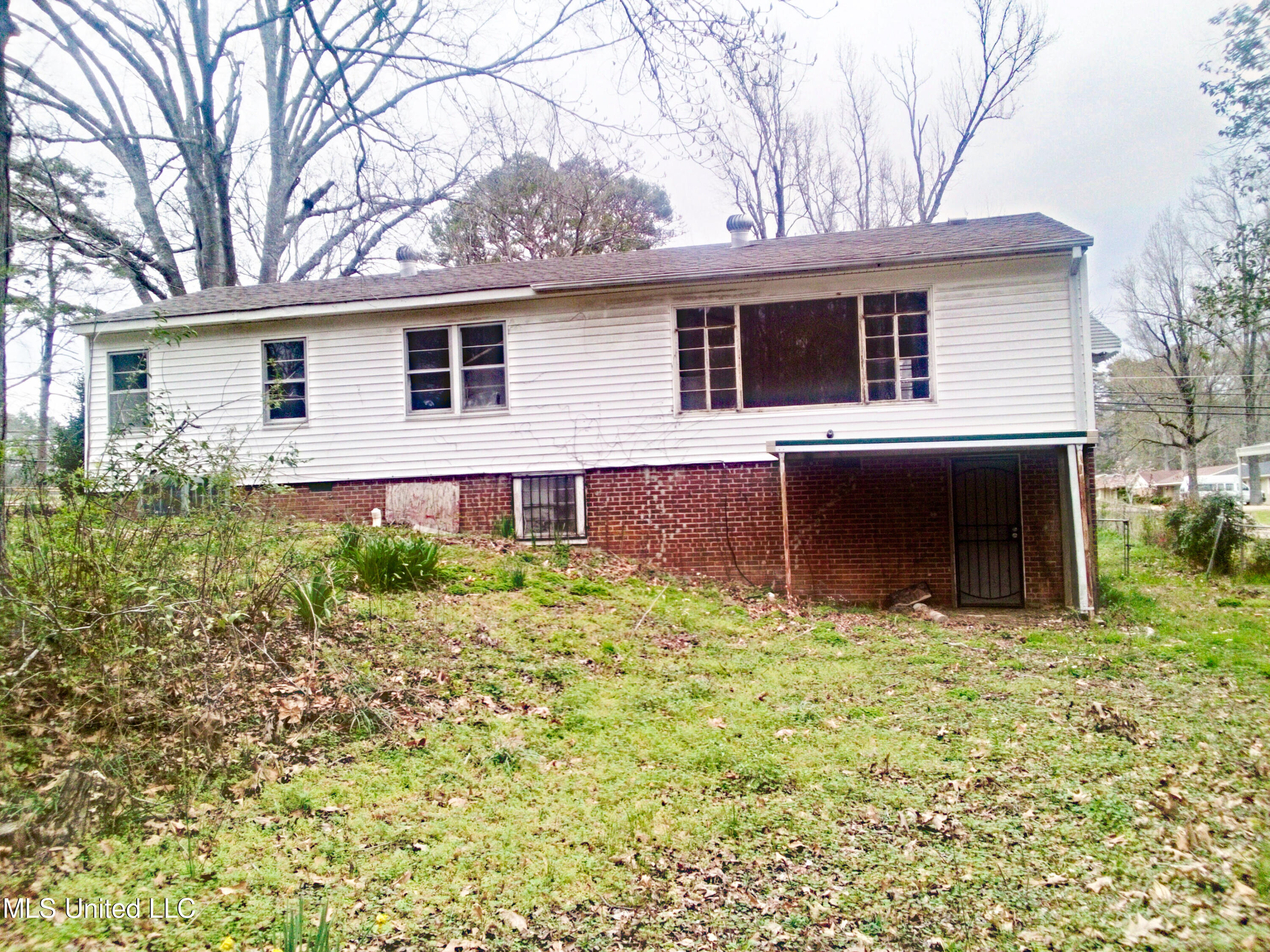 323 Sykes Road Jackson, MS 39212 - Photo 3 of 20 3 John Schardt