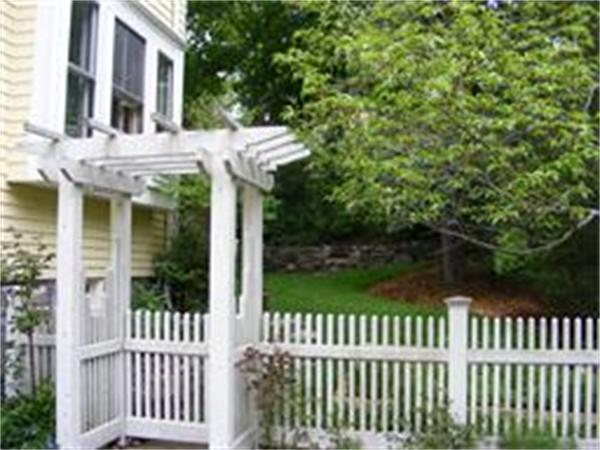 61 Maple Road Melrose, MA 02176 - Photo 4 of 29 Gallery Image 4