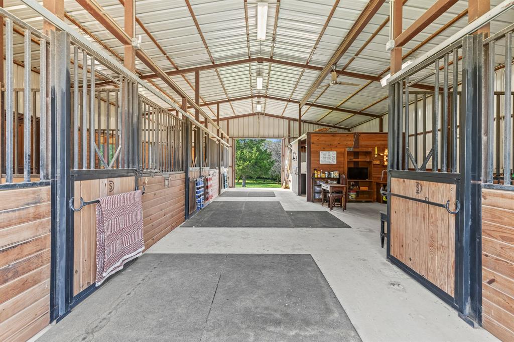 2403 County Road 2224 Decatur, TX 76234 - Photo 7 of 40