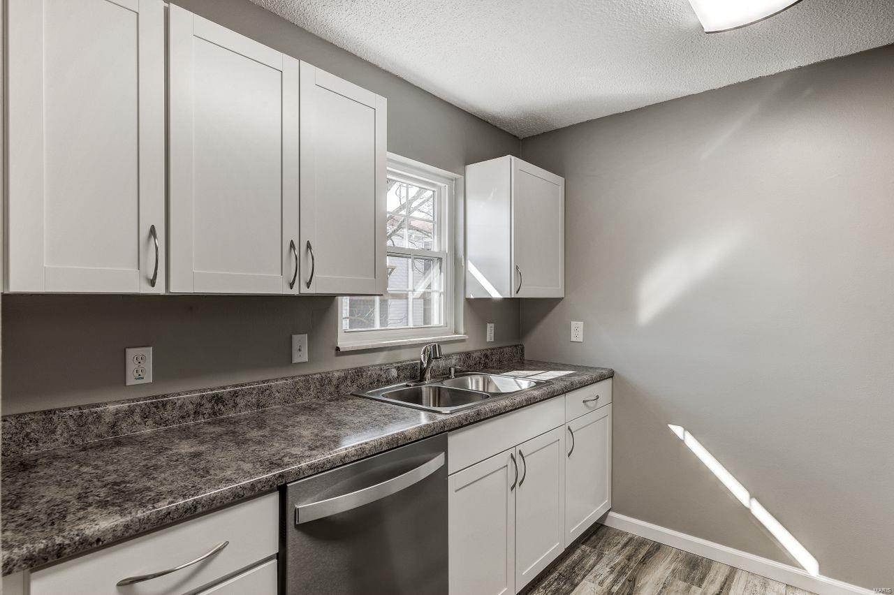 8834 Eager Road St. Louis, MO 63144 - Photo 8 of 22 Gallery Image 8