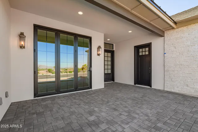 a view of entryway with a front door