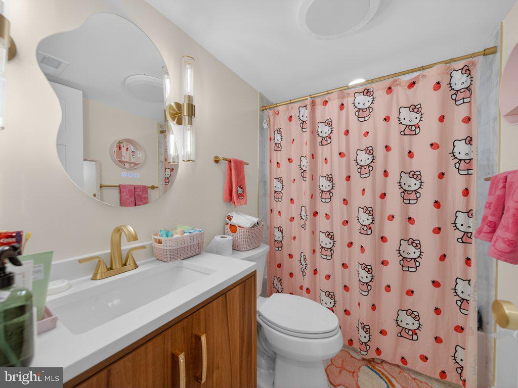 13427 Delaney Road Woodbridge, VA 22193 - Photo 51 of 57 a bathroom with a sink toilet and a mirror