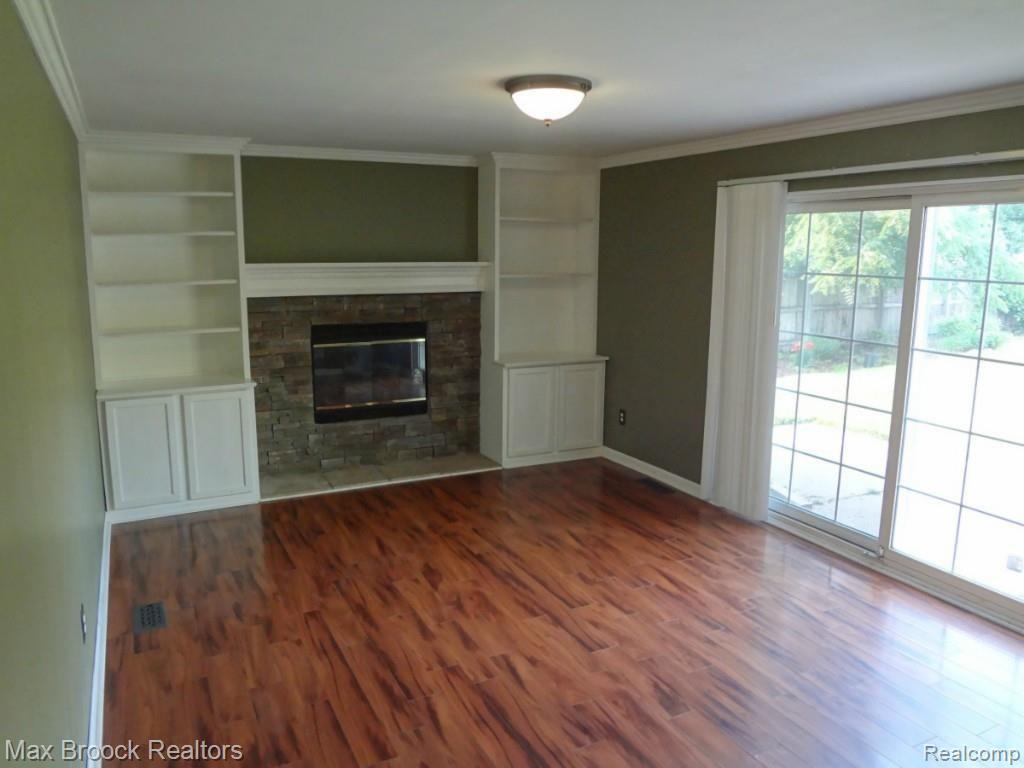 5276 Timber Ridge Trail Clarkston, MI 48346 - Photo 10 of 21 Family Room