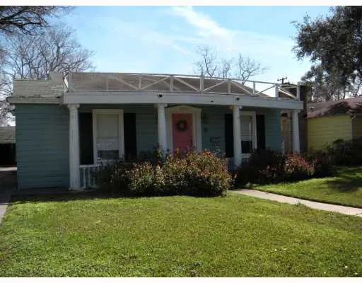 a view of a house with garden and yard