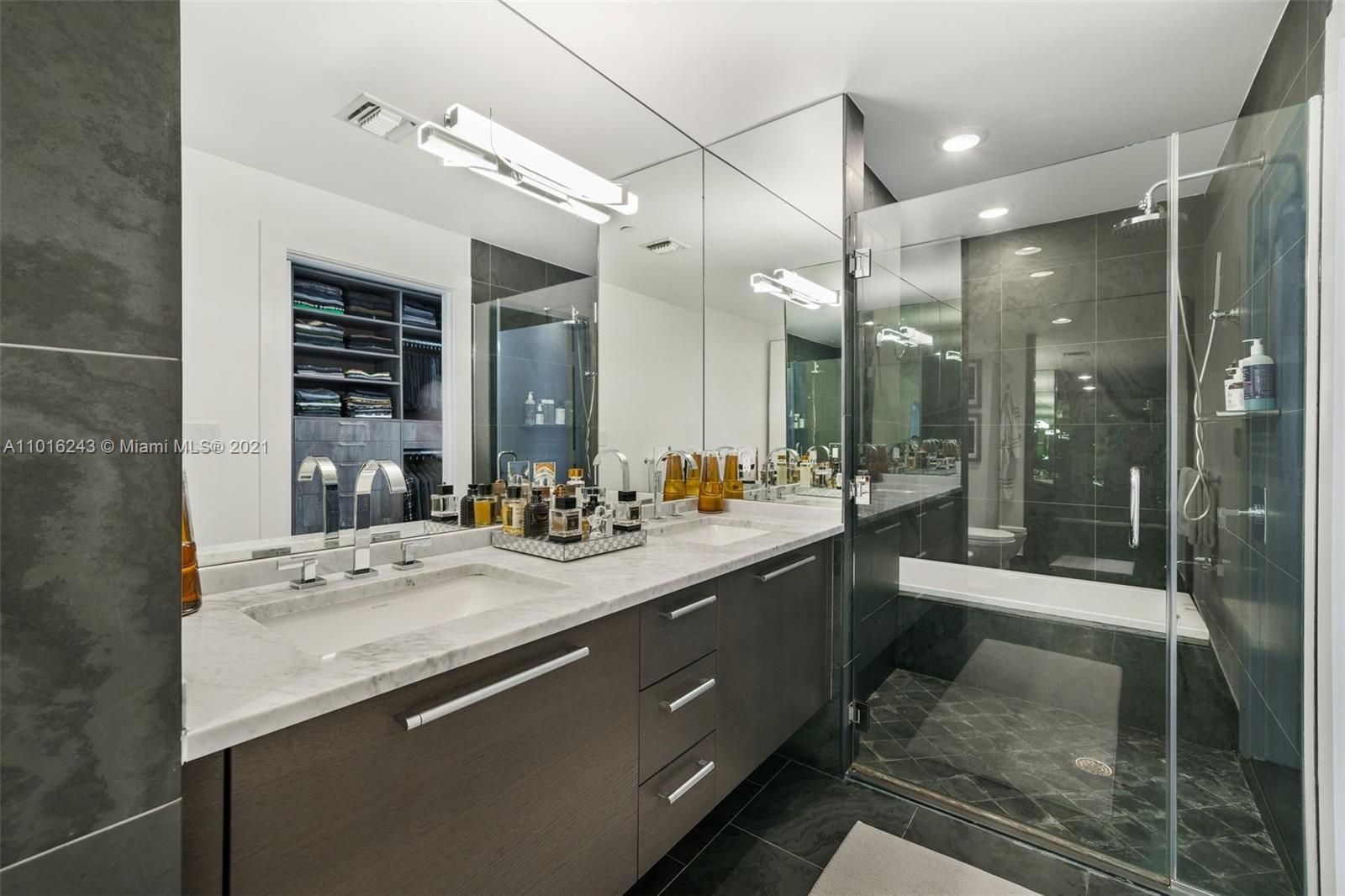 900 Biscayne Boulevard, Unit 3609 Miami, FL 33132 - Photo 9 of 35