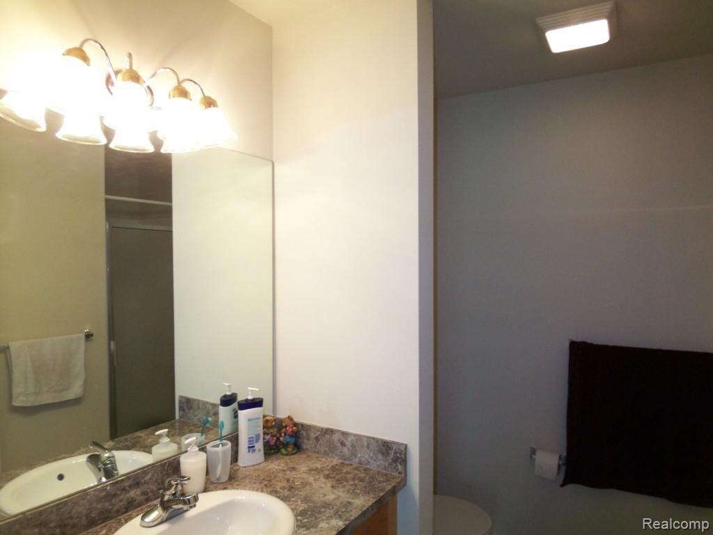 33580 Utica Road Fraser, MI 48026 - Photo 15 of 44 100_7472.jpg