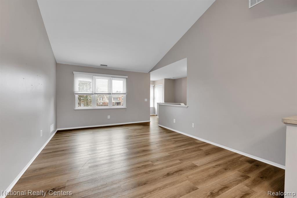 1613 O'Neil Circle Rochester Hills, MI 48307 - Photo 4 of 29