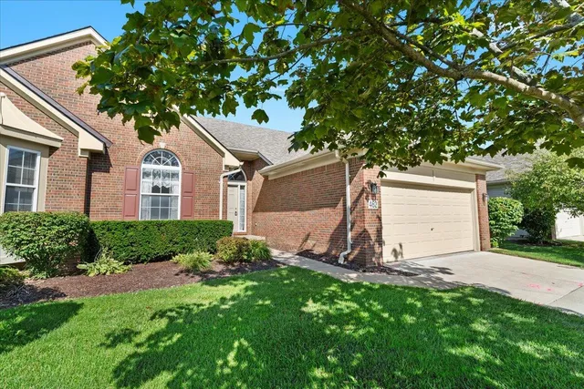 $340,000 | 462 Woodhaven Drive, Walled Lake, MI 48390