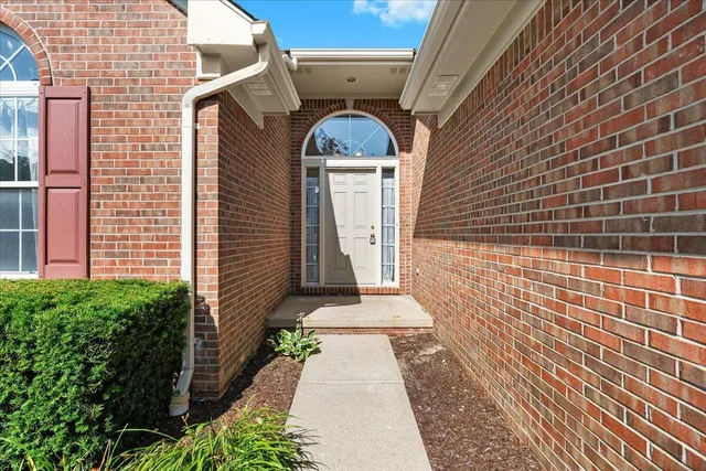 $340,000 | 462 Woodhaven Drive, Walled Lake, MI 48390