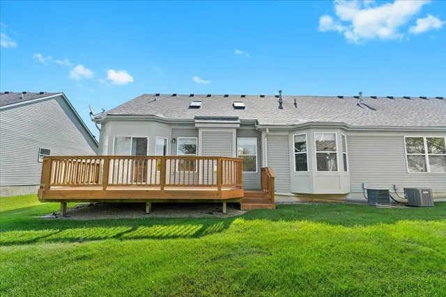 $340,000 | 462 Woodhaven Drive, Walled Lake, MI 48390