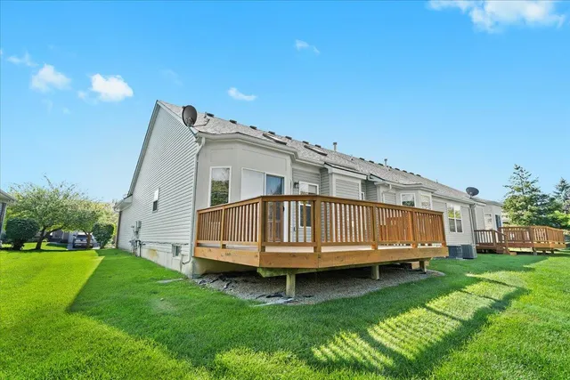 $340,000 | 462 Woodhaven Drive, Walled Lake, MI 48390