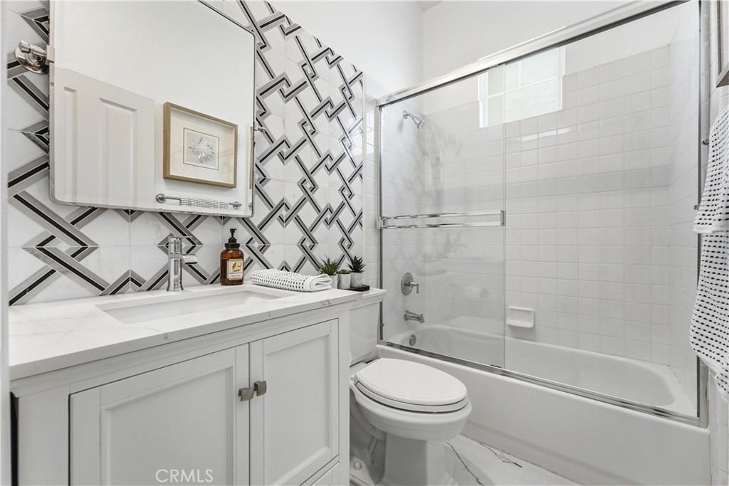 33 Wyndham Street Ladera Ranch, CA 92694 - Photo 21 of 50 Second Bathroom