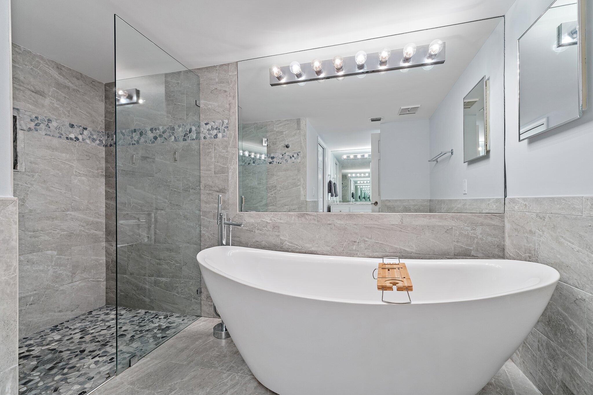 4161 U.S. Highway 1, Unit G3 Jupiter, FL 33477 - Photo 33 of 71 a bath tub sitting next to a bathroom
