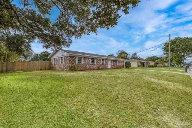 $199,900 | 7115 Peninsula Drive, Pensacola, FL 32526