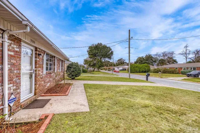 $199,900 | 7115 Peninsula Drive, Pensacola, FL 32526