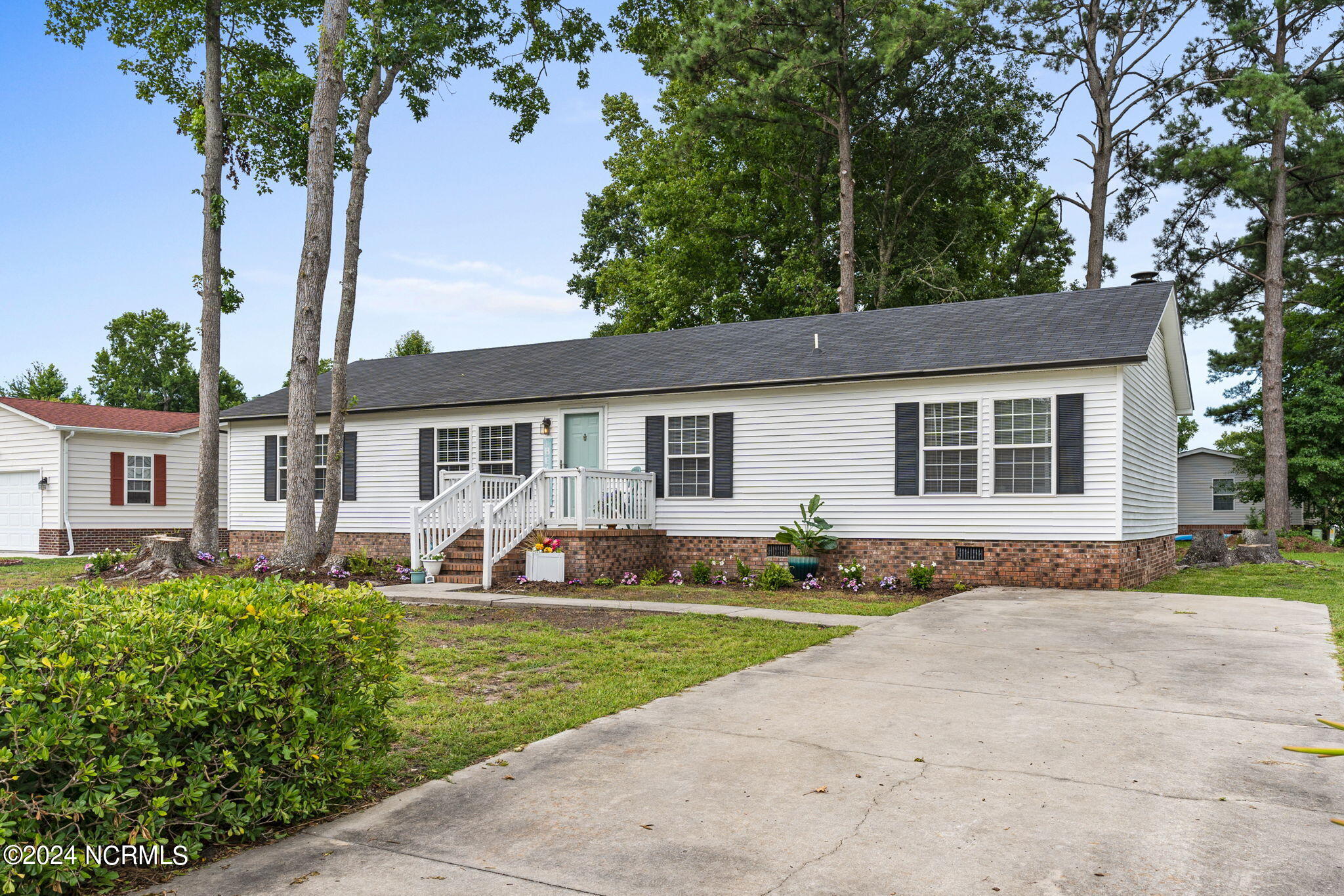 1078 Captains Ct Southwest