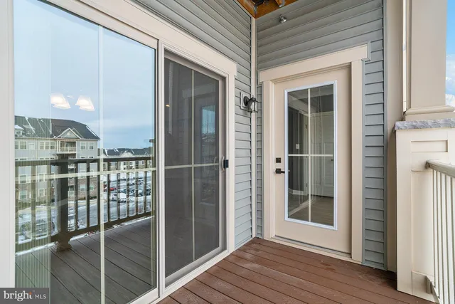 a view of entryway with a door