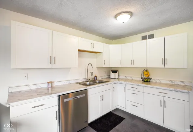 $499,000 | 7591-7593 North Old State Road 67, Mooresville, IN 46158