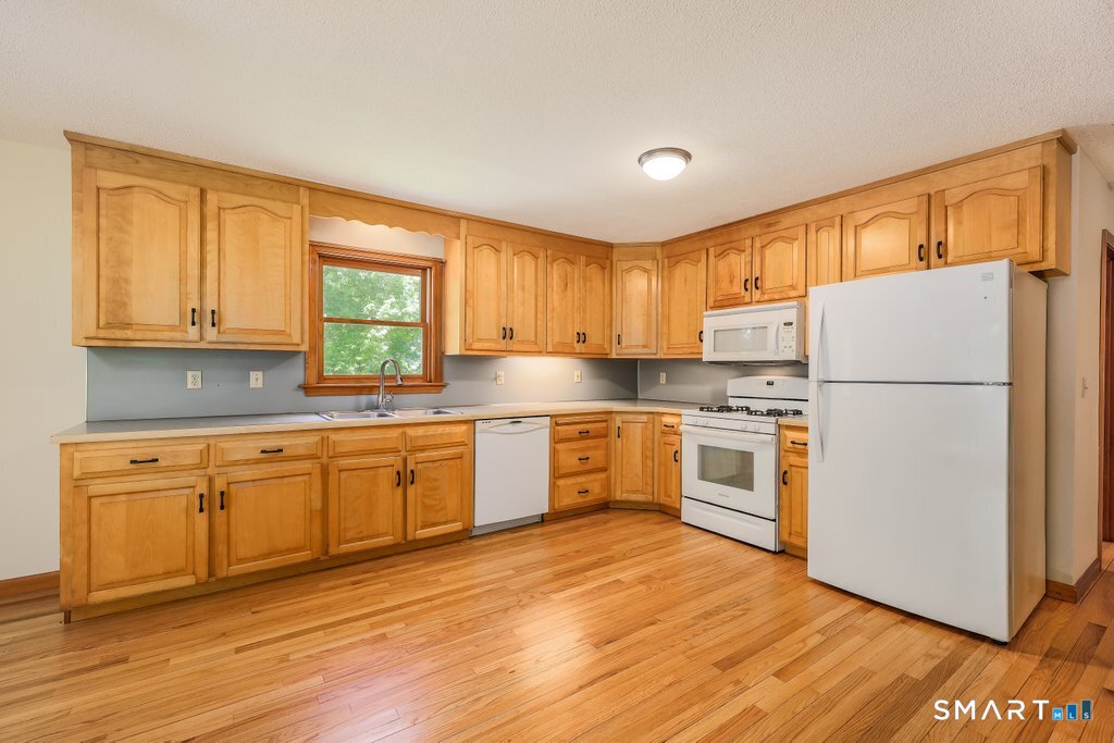108 Fabyan Woodstock Road Thompson, CT 06255 - Photo 14 of 40